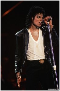  hell yeah! Michael is the defenition of the word sexy!!