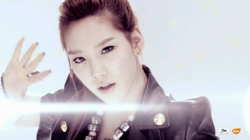  My fave RDR ... Taeyeon is the best in this mv.. Hope u প্রণয় it.. :D