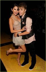 Selena and Justin Beiber look fantastic with each other......love them both together.....!! ;)