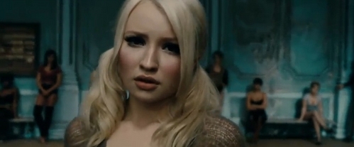  Emily Browning. She is so hot with blonde hair. She is in Suckerpunch. I also upendo Olivia Wilde, she is really hot as well. Wilde is from House M.D. and TRON Legacy.