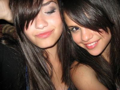 Selena and Demi friends 4ever..