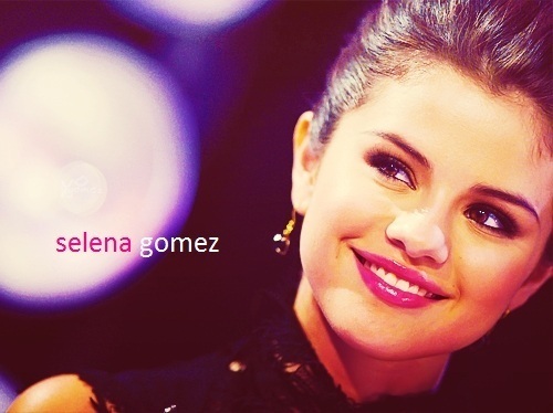 Here A Big 2011 Photo Of Selena, Hope It's Ok!