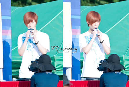 Taemin ^^ He's just so cute and sweet :)