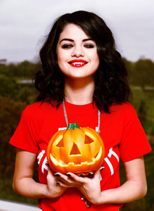 Selena as a vampire. :]