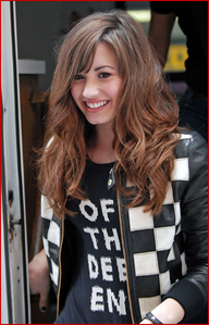 I love her hair in this :)