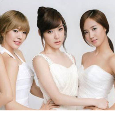  i have change the pic so hard to find tiffany with sunny and yuri