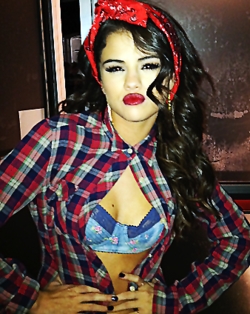 Selena :D