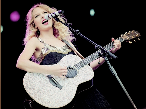  Taylor on stage :)