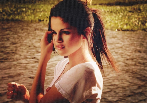Selena in a ponytail :)