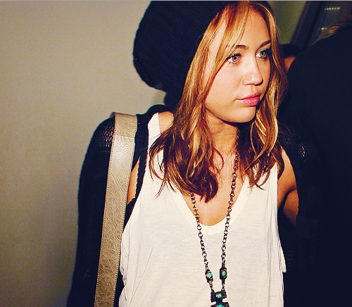  Miley with short hair :)