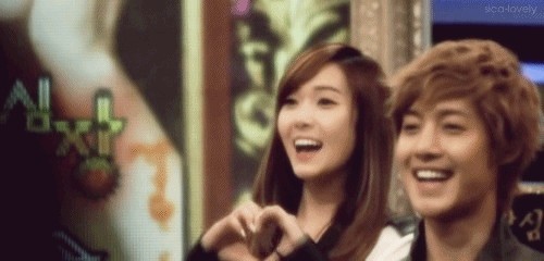  jessica&hyun joong this is the gif pic http://www5.0zz0.com/2011/11/14/15/141498370.gif