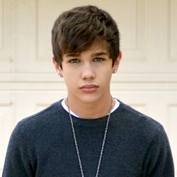  YEA DUH! I 사랑 HIM I REALLY DO BUT CODY SIMPSON IS BETTER! ;) AND AUSTIN MAHONE WHO IS BELOW!!!