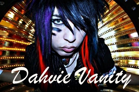  dahvie cause he is so cool he has epic hair he got style and he's रात का खाना kind and he gots a nice गाना voice