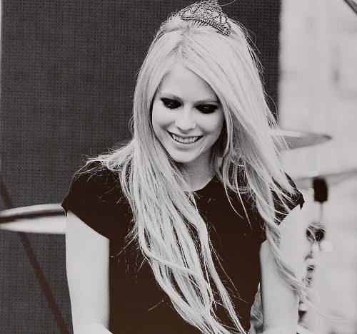  Mines The AMAZING, Talented and Beautiful Avril Lavigne!!!!!!!!!! I Luv Her So much I have NO idea wat i would do without her in my life Team Avril 4Eva!!!