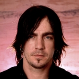 Adam Gontier of Three Days Grace OMG !! He's sexy as hell lol and His 歌う voice melts my ハート, 心 I'm in 愛