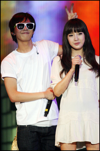  g-dragon and bom... although i think g-drangon is best with dara. Sol is not my fave in bigbang, I like gd better.