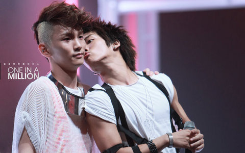 JongKey FTW [ps: i know u probably saw this hundreds of times but is the most representative :P] 