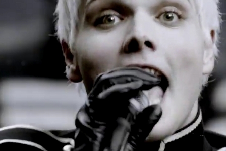  Heaps, right now Its 'Im Not Okay (I Promise)' or 'The Black Parade' both por My Chemical Romance >3< Uploading aleatório screenshot (below)