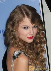  Taylor with brown hair :)