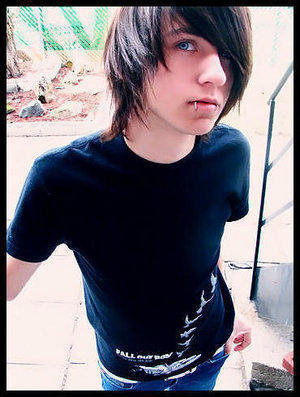  are anda kidding?, emos are awesome!, but Emo boys are better ;)