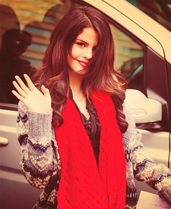 Selena smiling :)