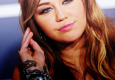  Miley with गुलाबी lips :)
