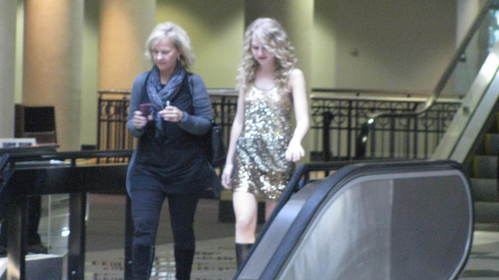  sorry there is another person in the picture and it's a little blurry.you can tell which one is the look alike...but the other one looks like taylor's mom