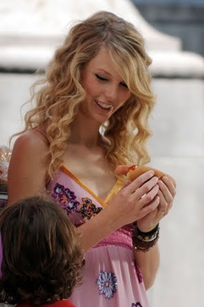  here's one of taylor eating -