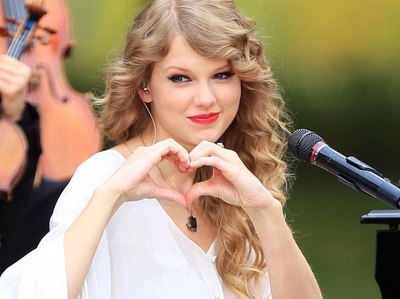  Alrighty then,How about this one of Taylor!<3