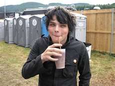 Right there with 'ya :D Hehe, Gee is so cute /)^3^(\