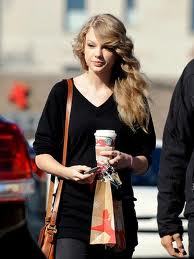  taylor with coffe nd food.... kwel
