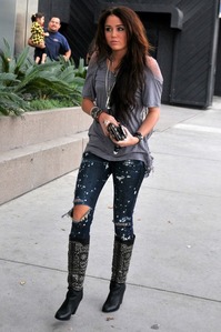 Miley wearing boots :)