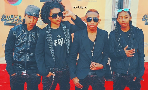  people might think prod the best singer cuz he lead but that's not really true cuz if u listen to "my girl" ACAPELLA they ALL can sing!!!=)1-4-3 prod nd rayray