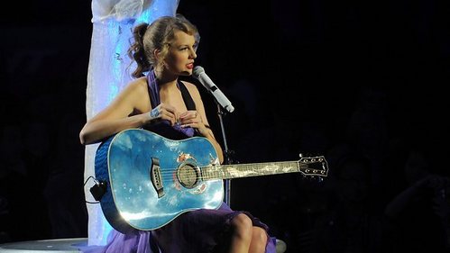Taylor Swift With A Ponytail Singing Drops Of Jupiter In Madison Square Garden