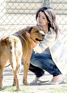  SELENA WITH HER DOG