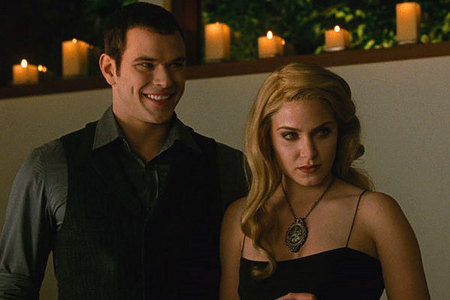  Emmett Cullen au Rosalie Hale.
