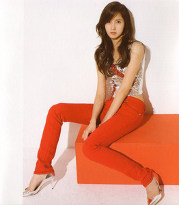 i think yoona is more beautiful..

