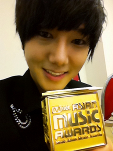  Yesung! I Amore this one.