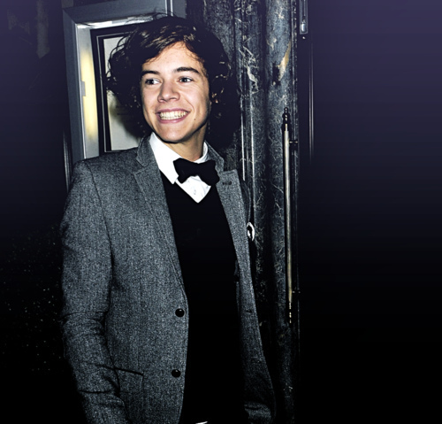 I'd like to date Harry Styles <3 Because he has beautiful hair and smile, he is amazing :)  

He is so cute <3 