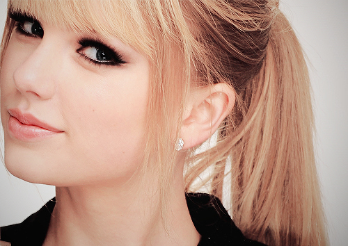 here's mine :) i think this pic of her is really simple and beautiful... <13