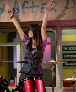  In Wizards Of Waverly Place, When she was Пение ''Make It Happen"