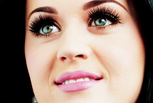 perhaps it's a little bit too close but I really love her eyes here :)