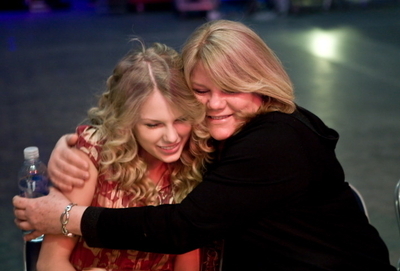 Taylor with her mom :)