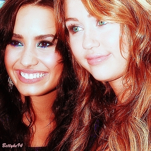  Demi and Miley <3