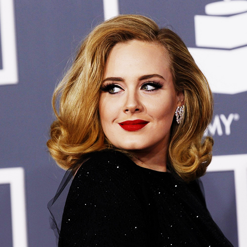 I amor Adele!!!! She's a great Singer and I amor Her música :)