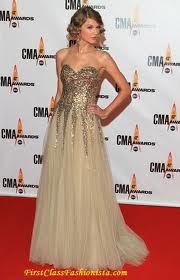 Nearly all the dresses she ears are sparkly but this one is y fave <3
