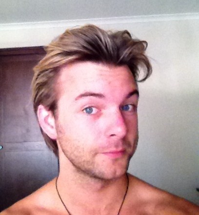  Airah: do tu know who Keith Harkin is :o *working on his FC*