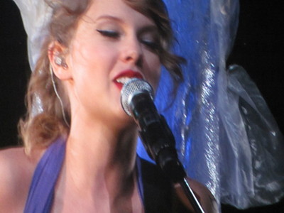  Here's mine.. It's not that good but I tried. It was the only decent pic of her with her eyes closed that I took at the Speak Now World Tour :3