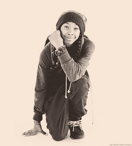 i would rather kiss ray ray in the hallway.