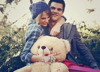 i prefer taylor lautner and taylor schnell, swift :S